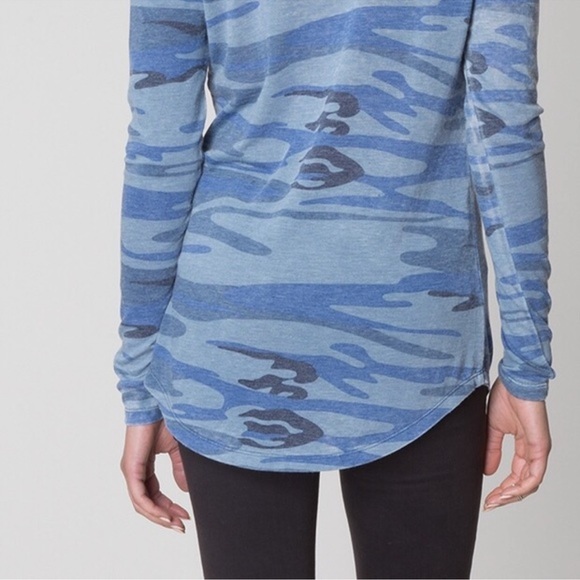 Z Supply Camo Blue Long sleeve pocket tee size large - Picture 4 of 8